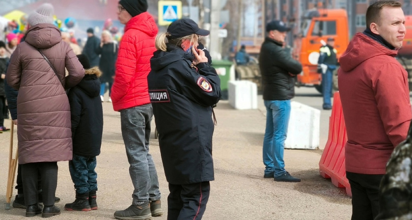 В Магнитогорске  мать оставила младенца в закрытой машине