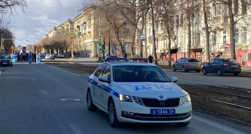 В Магнитогорске сотрудники полиции обеспечили охрану общественного порядка при проведении церковного шествия