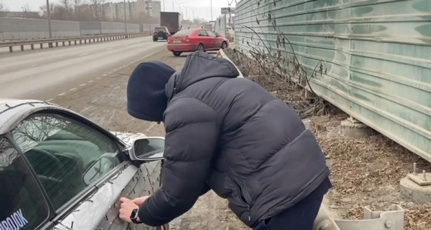 Челябинского водителя оштрафовали за праздничное украшение автомобиля гирляндами