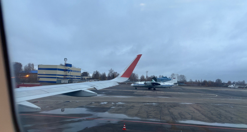 В Челябинске пассажир попытался пронести на борт самолета трость с ножом: новые подробности инцидента в аэропорту