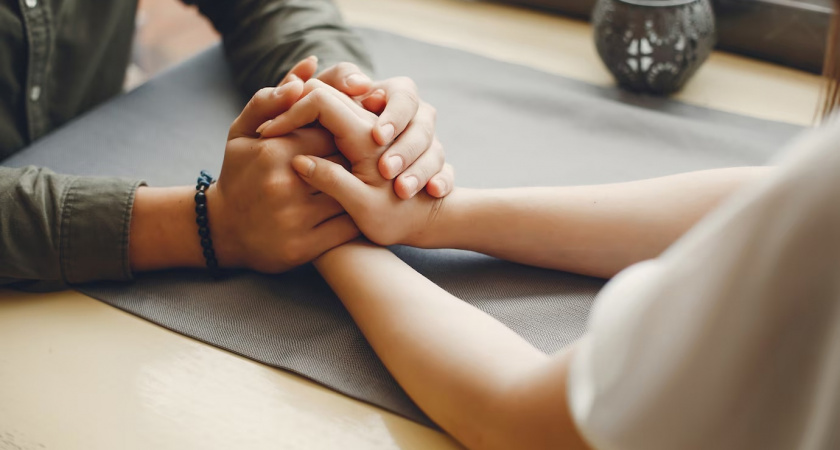 В Челябинской области приставы поймали мать-алиментщицу на поддельном свидании