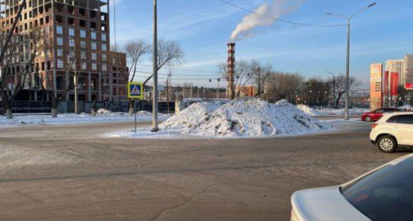 В Челябинске 66% магазинов и заправок не справляются с уборкой снега и льда