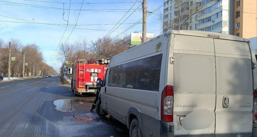 В Челябинске потушили загоревшуюся маршрутку