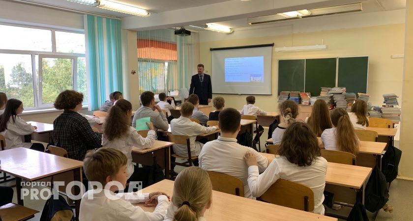 Глава одного из городов Челябинской области развеял панику о нападениях на школы