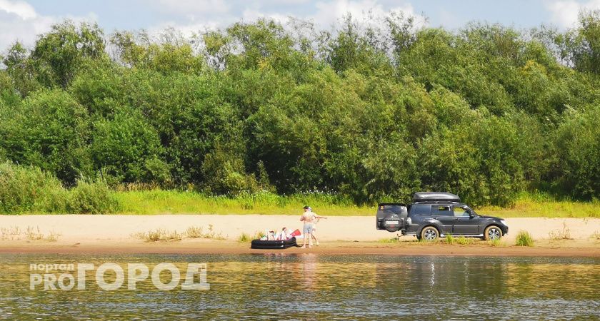 Шезлонги, фонтанчики, безопасность: как готовят южноуральские пляжи к купальному сезону