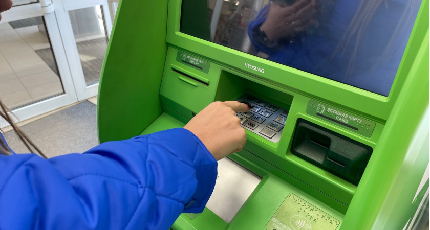 С 1 июля переводы с карты на карту — под налог: кого будут «трясти» в первую очередь