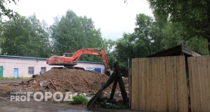 "Ужасающие руины": Челябинск через суд добивается сноса заброшенных зданий в городском бору