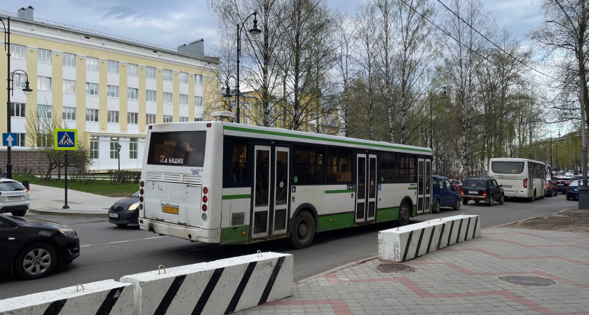 Мэр Челябинска раскритиковал перевозчиков за жару в автобусах