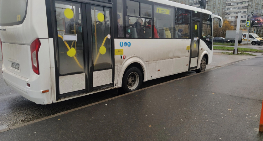 В Челябинске временно изменятся маршруты восьми автобусов из-за ремонта теплотрассы