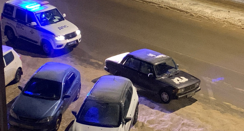 У пожилых водителей начнут забирать наличные прямо на дороге: срочные разъяснения ГАИ
