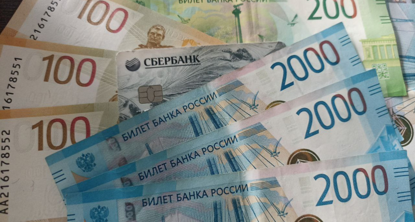 Все денежные накопления превратятся в бумажки: мощная волна девальвации обесценит сбережения россиян летом 2025 года, прям как в 90-е