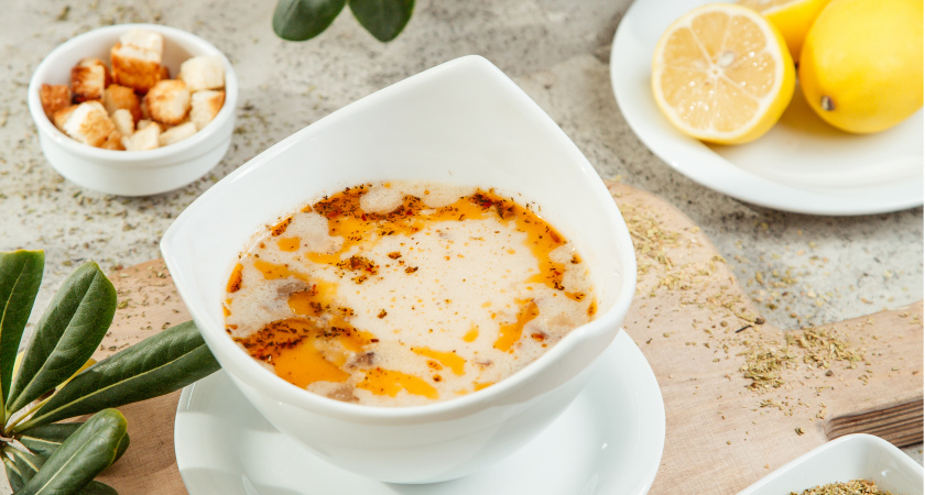 Окрошка — уже прошлый век: эти летние супы готовятся 5-10 минут, а вкус такой насыщенный и освежающий, что кастрюлю съедаешь моментально
