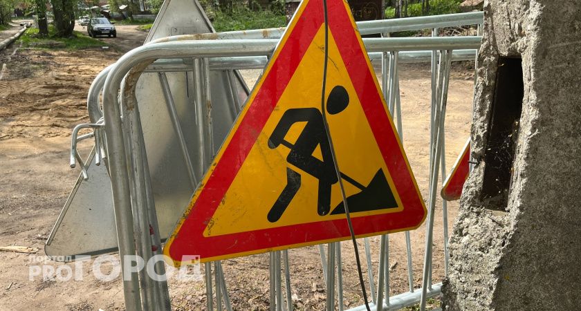 В Челябинске на проспекте Победы устанавливают оцинкованные ограждения 