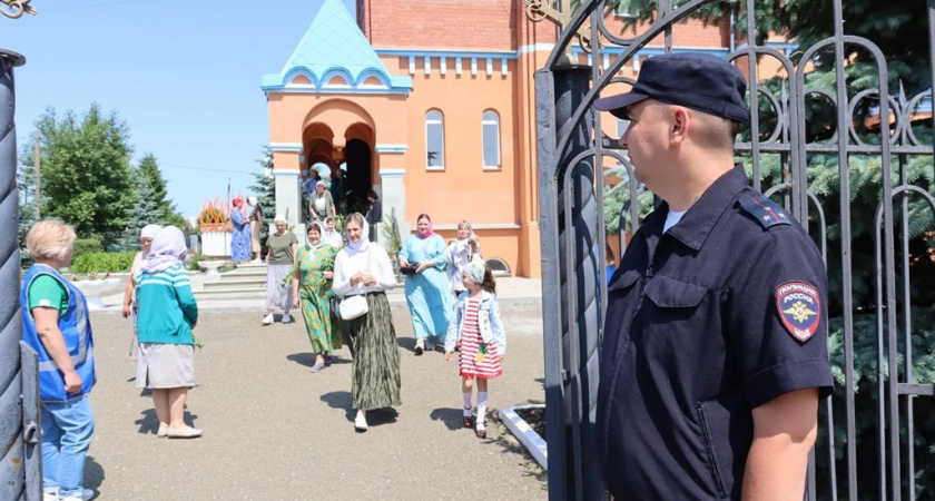 Челябинские полицейские обеспечили безопасность на Святую Троицу