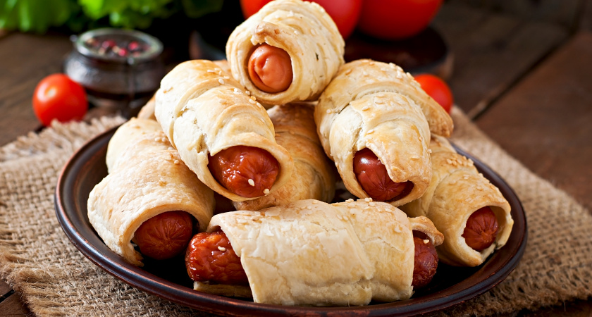 Простейшие сосиски в тесте на скорую руку — вкуснее, чем у бабули