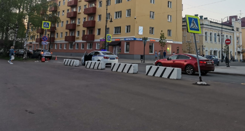 Новое правило вводится для тех, кто водит автомобиль. Теперь полный запрет