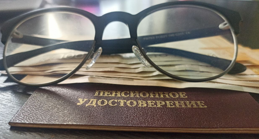 И работающим, и неработающим. Тем, кто получает пенсию, перечислят разовую выплату в конце июня