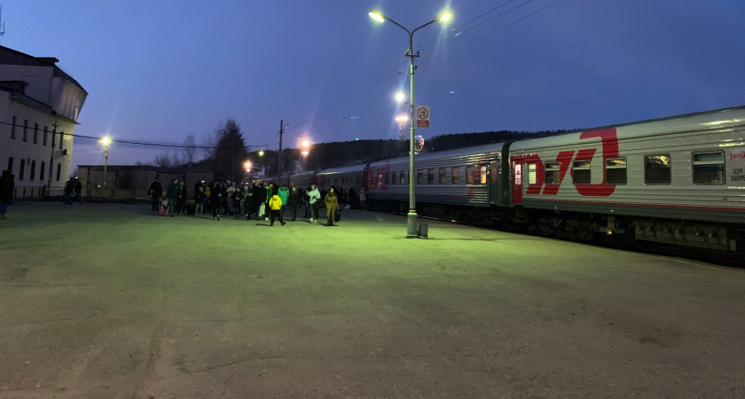 "Поездка стала адом": россиянка выкупила все купе в поезде РЖД за 50 тысяч рублей - что ей говорили попутчики