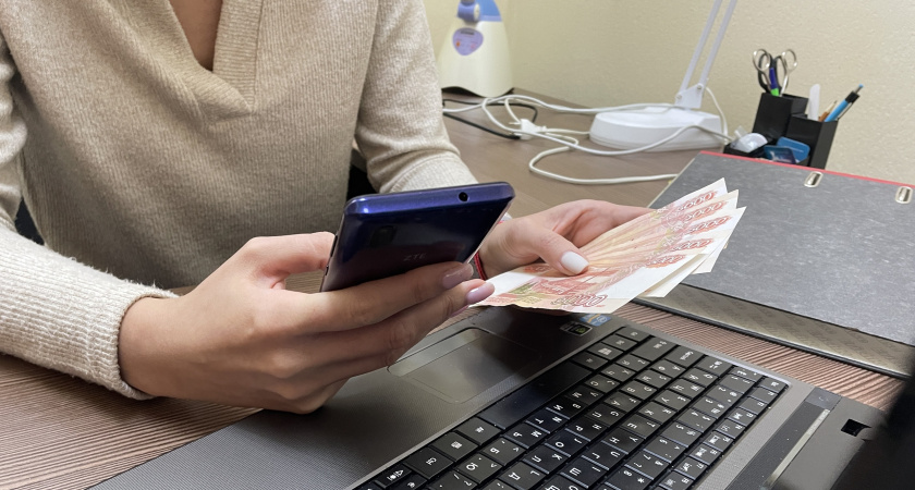 С 1 июля перевод денег друзьям и родственникам под запретом: что нельзя писать, чтобы не остаться без банковской карты