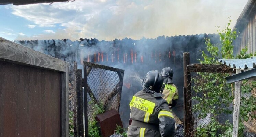В Челябинской области самозагоревшееся сено едва не привело к крупному пожару