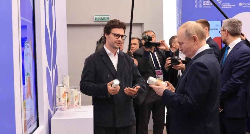 Владимир Путин заинтересовался челябинским лимонадом на выставке "Знай наших"