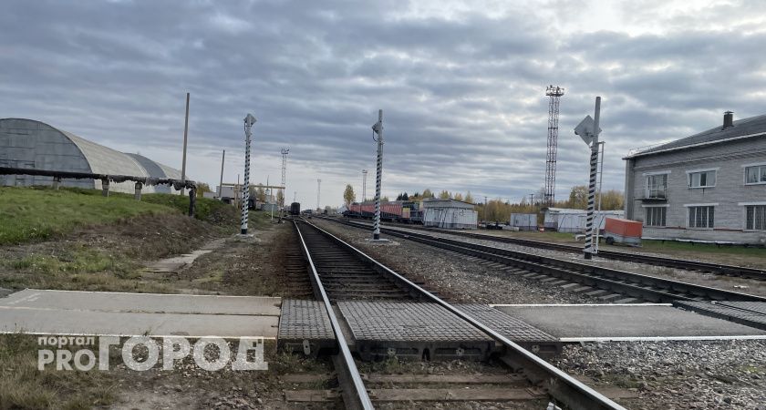 В Челябинской области вагон товарного поезда сошел с рельсов