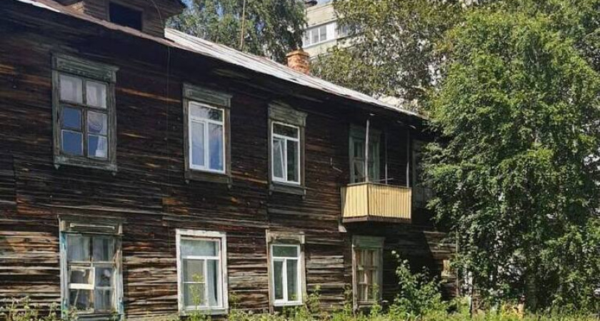 В Челябинской области рухнул потолок в квартире многодетной семьи