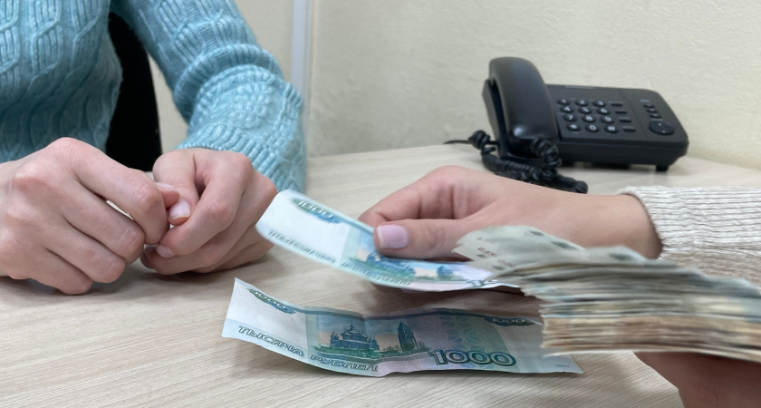 Начнут выдавать по 10 тысяч рублей. В России обрадовали пенсионеров и инвалидов