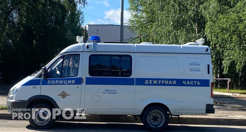 В Челябинске задержали двух курьеров мошенников