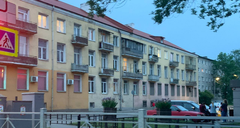Касается тех, у кого в квартире есть застекленный балкон - с 1 августа выпишут штраф и заставят снять