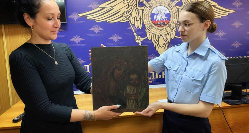 В Челябинской области старинная икона вернулась к владелице благодаря оперативной работе полицейских