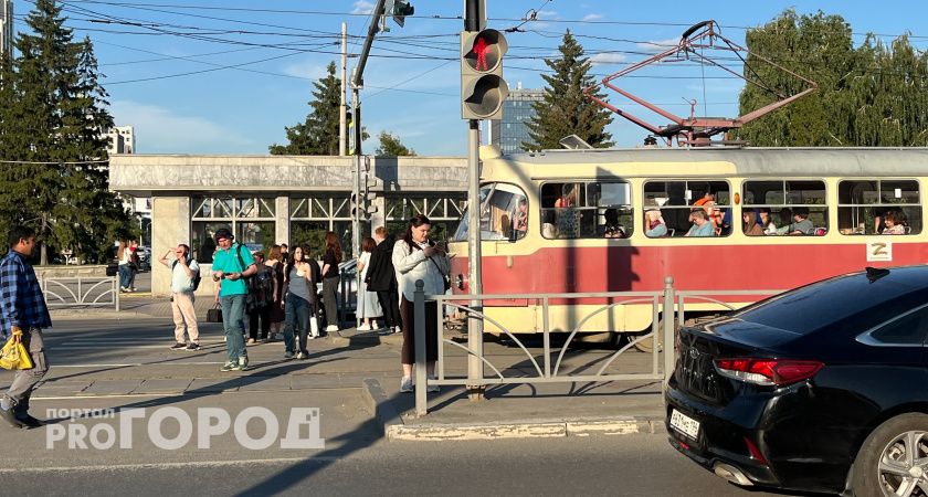 На улицах Челябинска появились трамваи с символикой самбо 