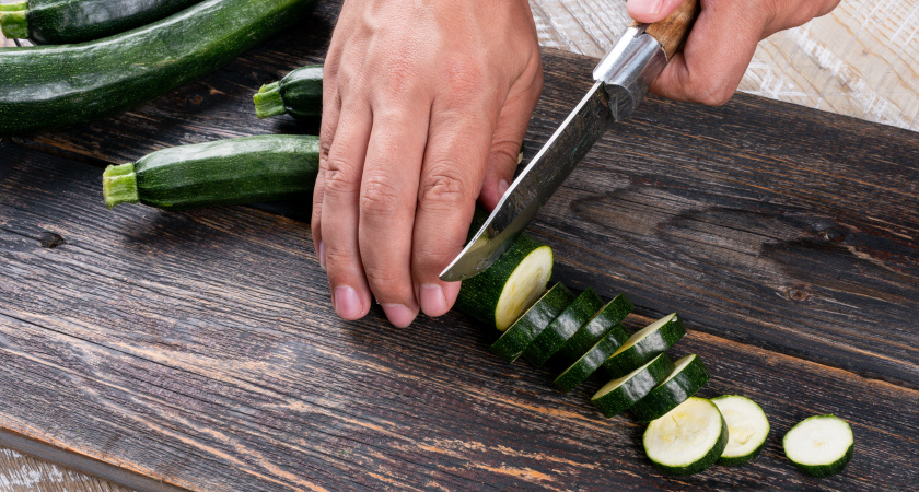 Как пожарить кабачки с чесноком: быстро, вкусно и без запаха горелого масла