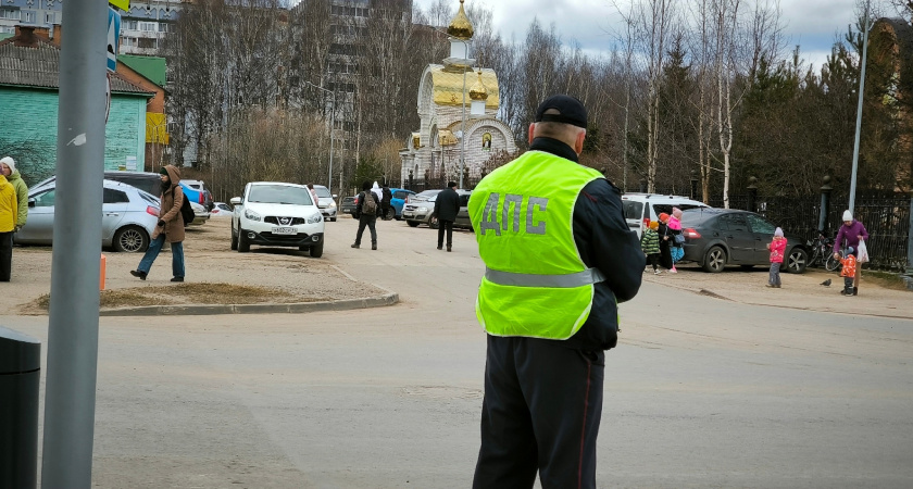 Съехавшая в кювет фура заблокировала трассу М-5 в Челябинской области