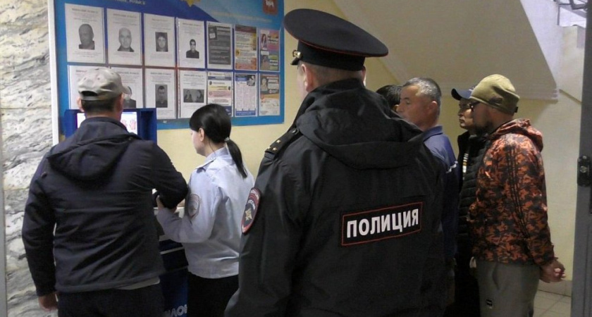 В Челябинске возбудили дело против хозяйки "резиновой" квартиры, где были прописаны 16 мигрантов