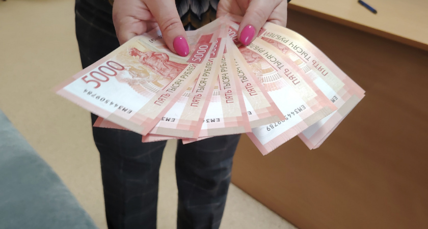Сотрудники банка спасли от финансовых потерь пенсионерку из Челябинской области