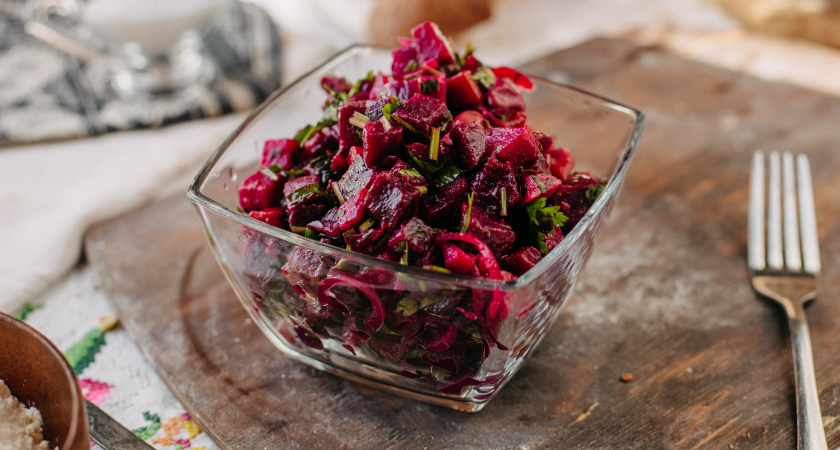 Свекла по-корейски на зиму в банках: не портится год без холодильника