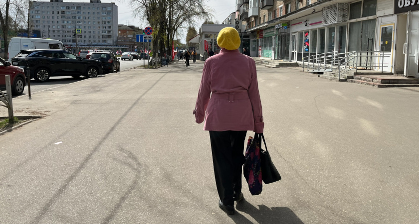 Пенсионерам необходимо срочно сходить в соцзащиту за выплатой. Деньги уже выдают