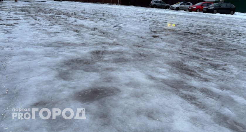 В Челябинской области дорожники приступили к обработке трасс от гололеда 