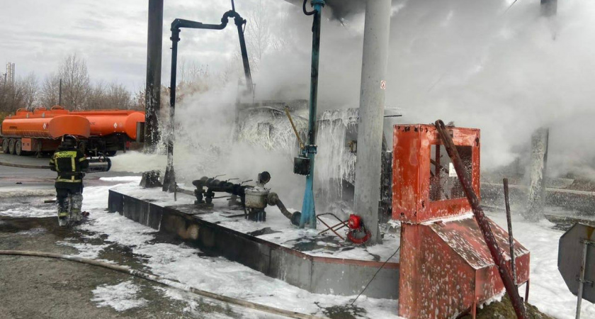 На автозаправке в Челябинске внезапно загорелся бензовоз