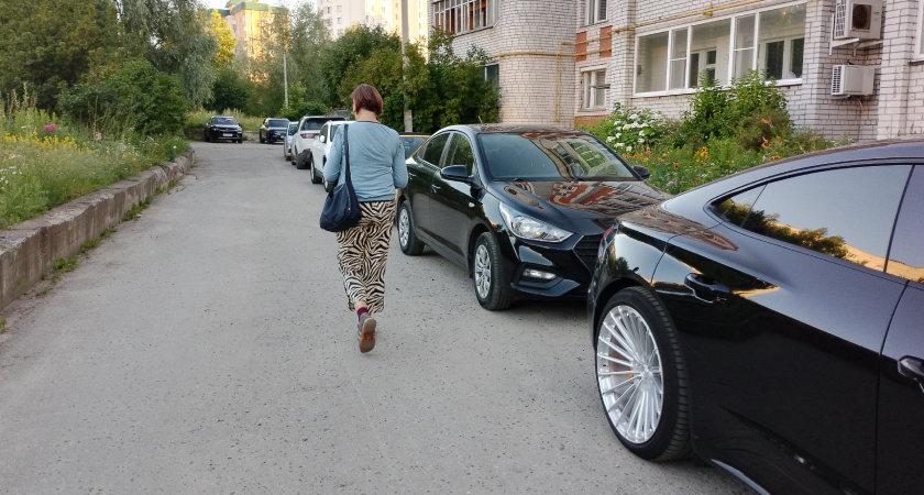 В Челябинске появились «умные» патрули против парковки на газонах