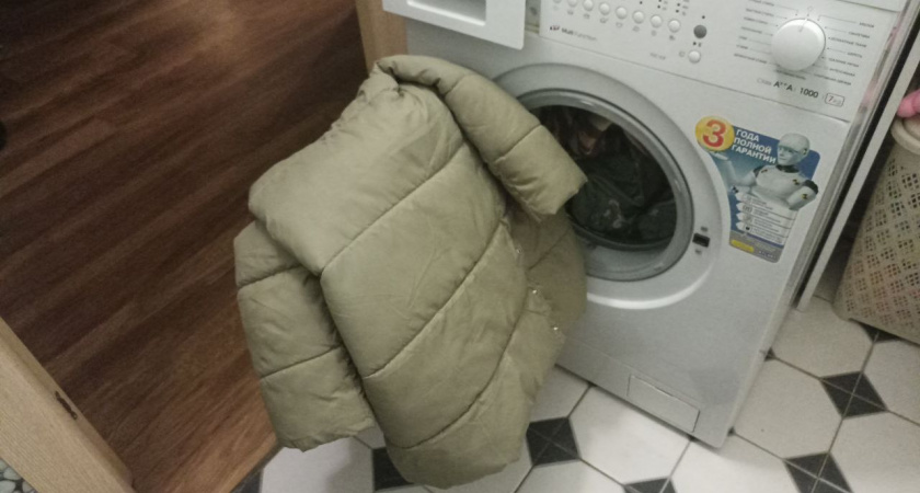 Беру две копеечные вещи с кухни - пуховик чистый через 5 минут: простой лайфхак, доступный каждому