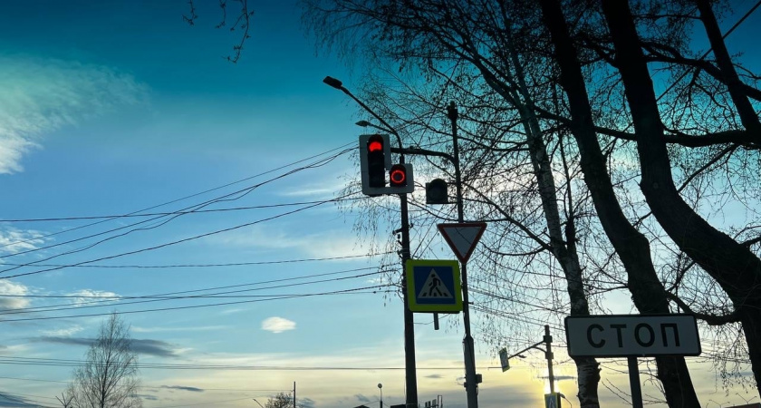 В ГАИ пояснили - что нужно делать, если вы уже пересекли стоп-линию и загорелся красный свет