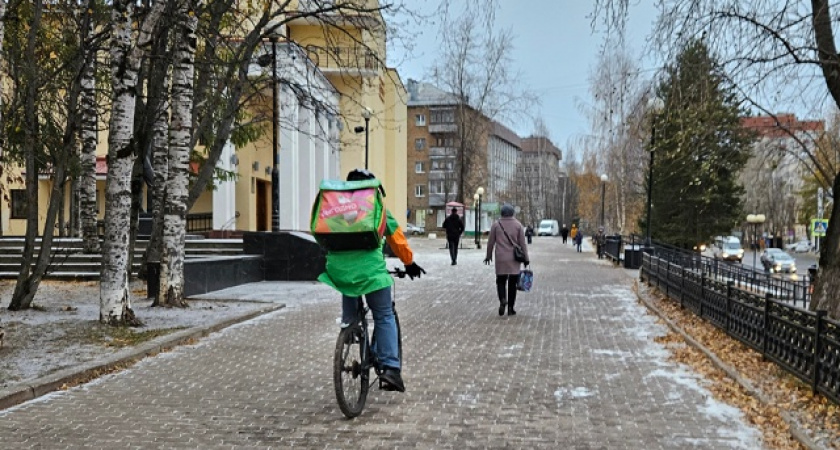 Неизвестный избил курьера в Челябинске