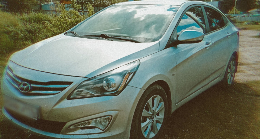 В Челябинске неизвестный мужчина умышленно повредил несколько припаркованных автомобилей 