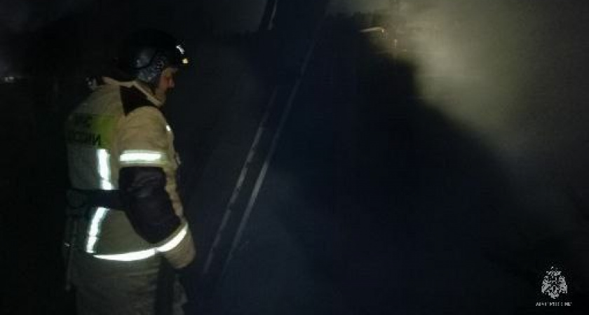 В Челябинской области спасатели МЧС оперативно потушили баню