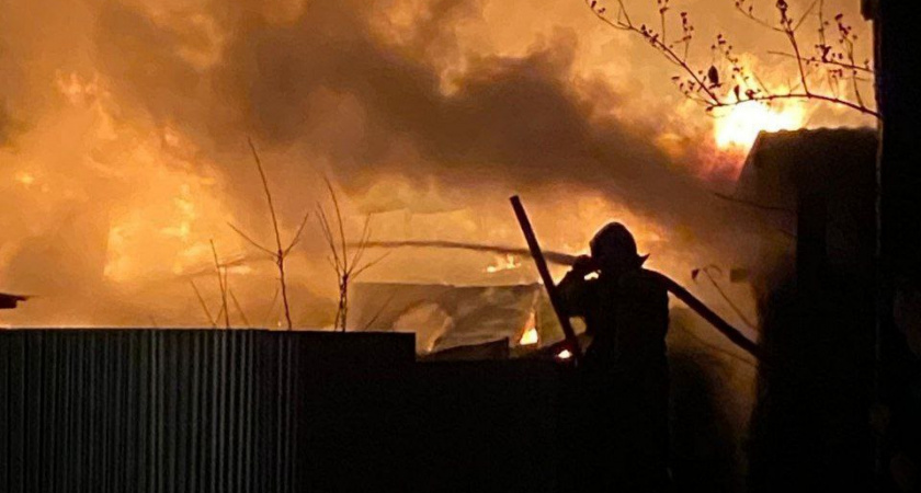 В Челябинской области оперативно потушили пожар в бане