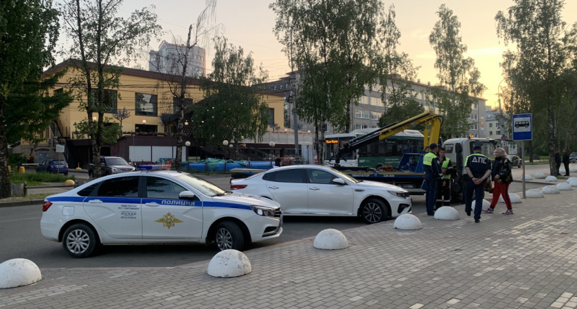  Пьяный челябинец пытался уйти от погони гаишников и протаранил сразу несколько машин