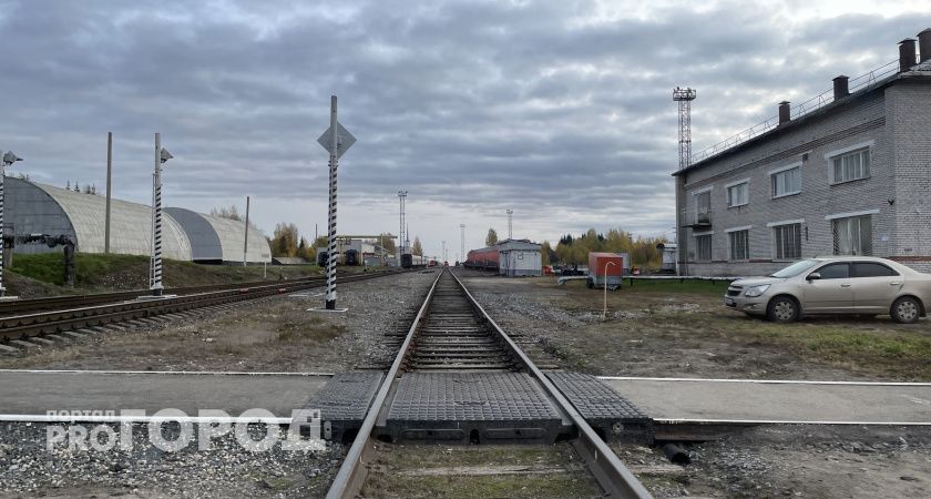 В Челябинской области поезд протаранил иномарку