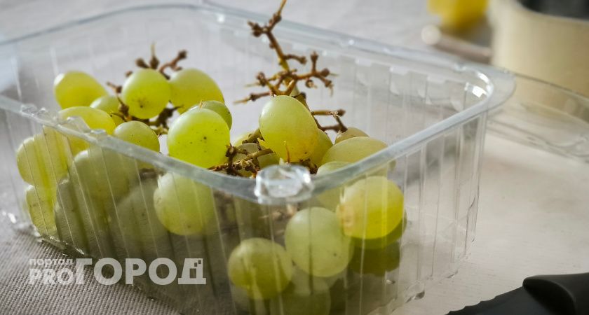 В Челябинскую область пытались провезти китайские мандарины под видом винограда 